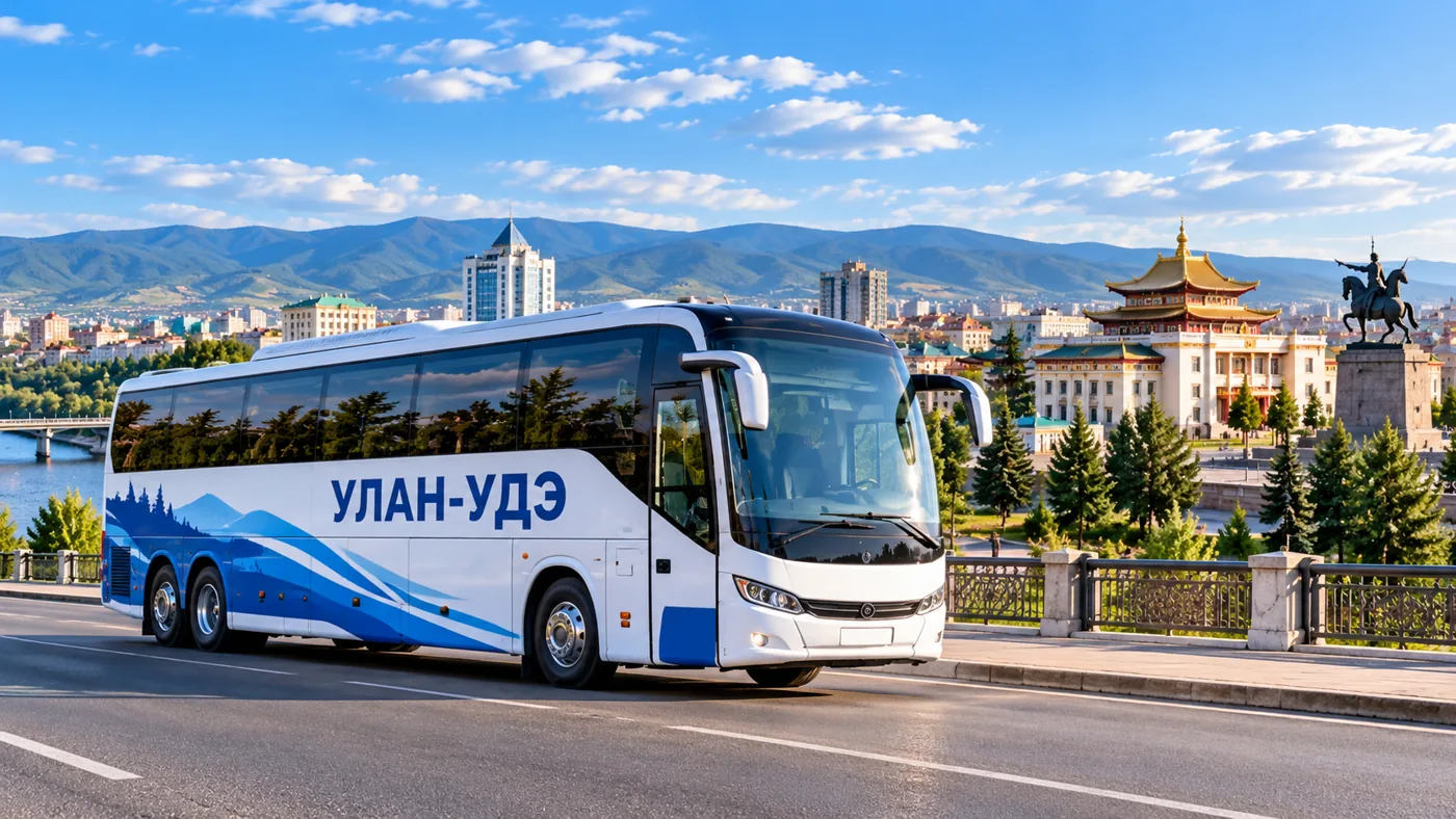 Автобус Улан-Удэ на фоне города